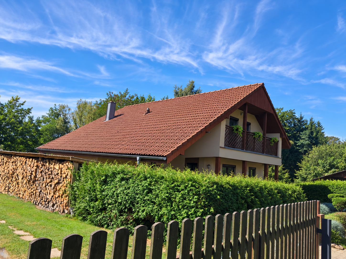 Vyčištěná střešní krytina po odstranění mechu